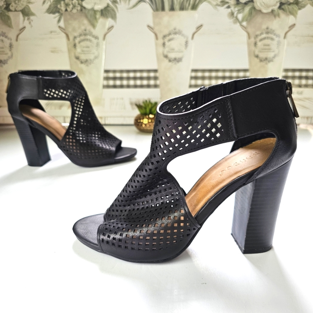 Bamboo Black Laser Cut Peep Toe Block Heel Sandals Size 8